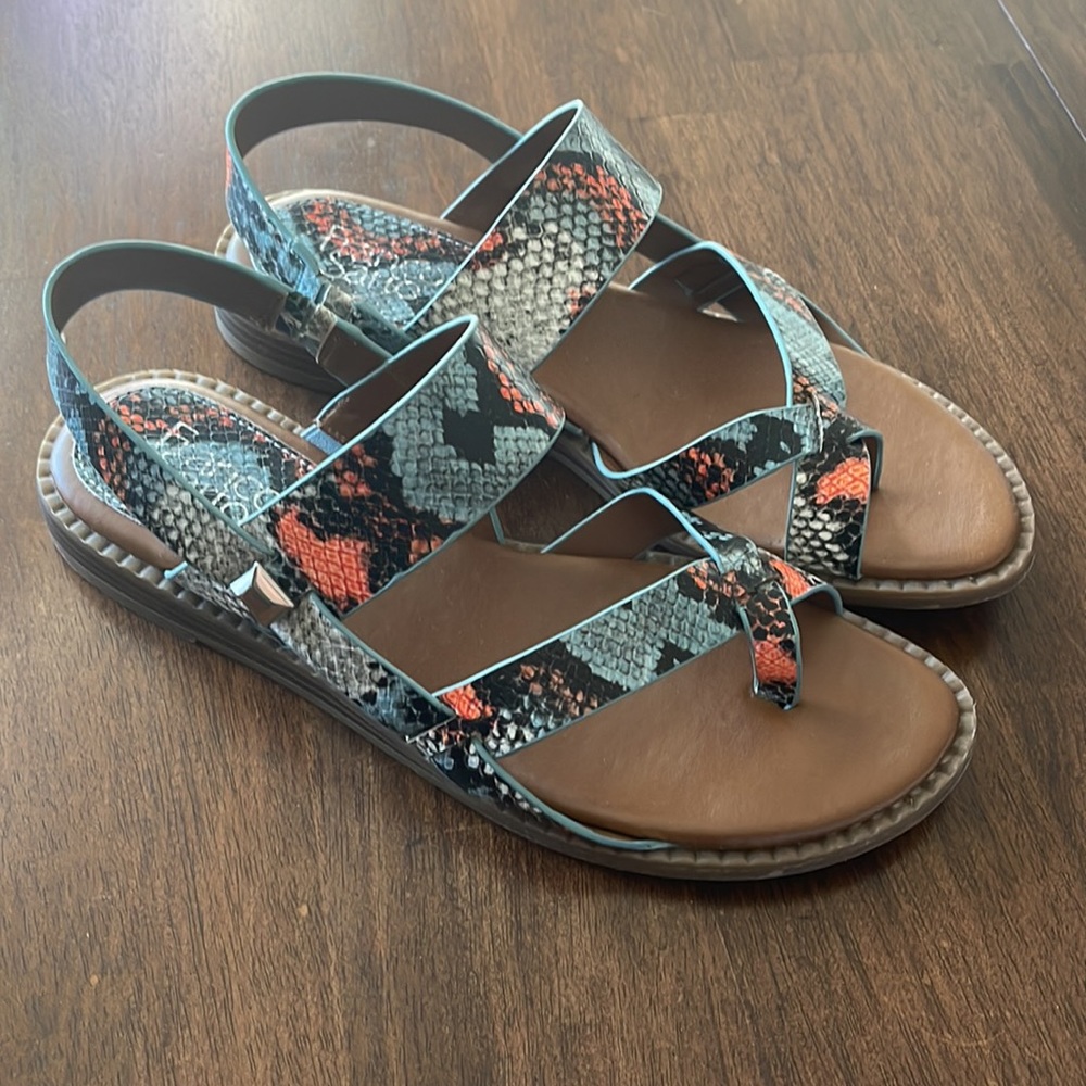 Franco Sarto “Gans” sandal - size 8.5M blue multi
